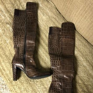 Classic Women’s Stuart Weitzman boots